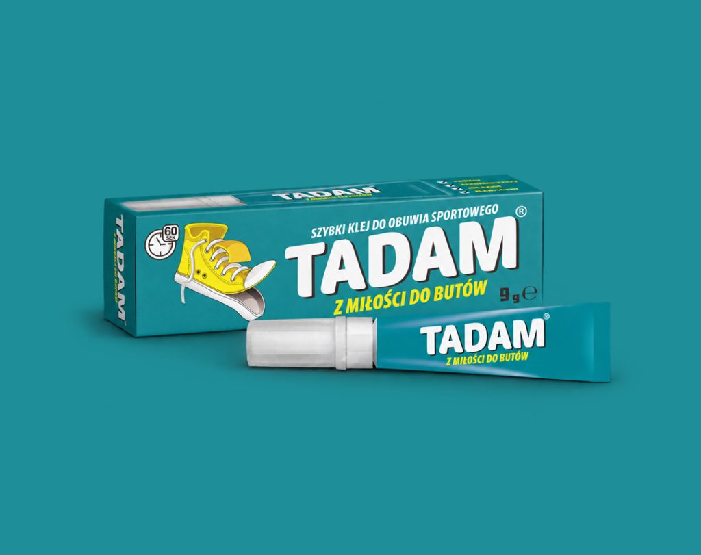 Packaging de pegamento rápido Tadam para calzado deportivo: caja y tubo sobre fondo turquesa